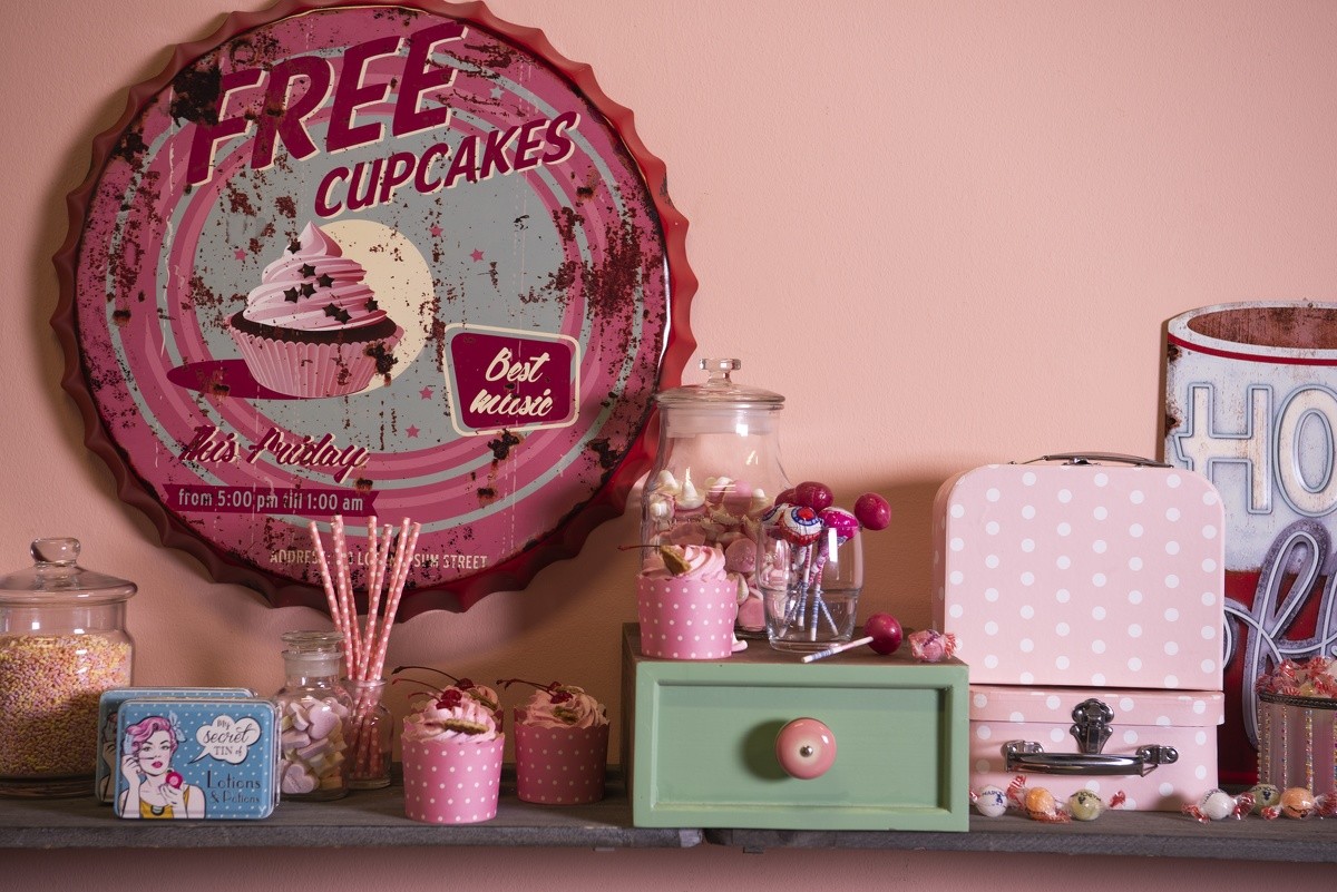Kovová kulatá nástěnná cedule Cupcake - Ø 50 cm Clayre & Eef Kovová kulatá nástěnná cedule Cupcake - Ø 50 cm Clayre & Eef
