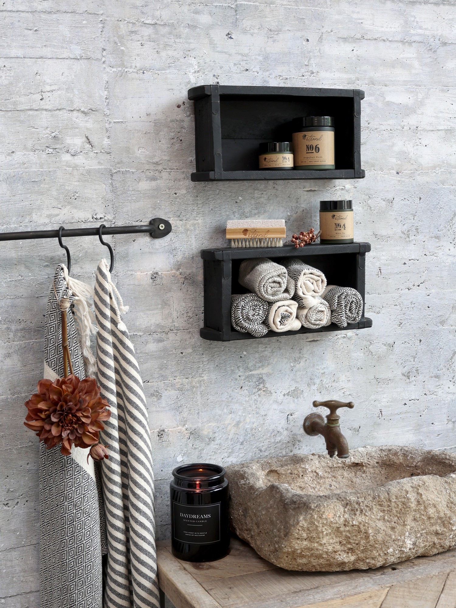 Dřevěná černá retro bedýnka Brick old black - 30*15*10 cm Chic Antique Dřevěná černá retro bedýnka Brick old black - 30*15*10 cm Chic Antique