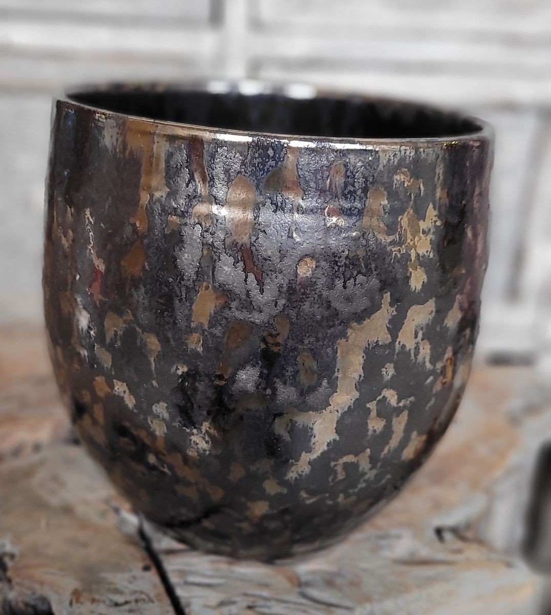 Kouřovo-stříbrný antik keramický květináč Smokey - Ø 14*12cm J-Line by Jolipa Kouřovo-stříbrný antik keramický květináč Smokey - Ø 14*12cm J-Line by Jolipa