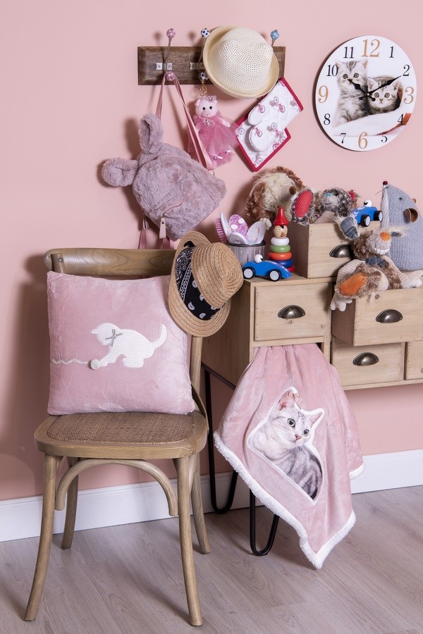 Dřevěný nástěnný věšák s barevnými háčky - 45*10*18 cm Clayre & Eef Dřevěný nástěnný věšák s barevnými háčky - 45*10*18 cm Clayre & Eef