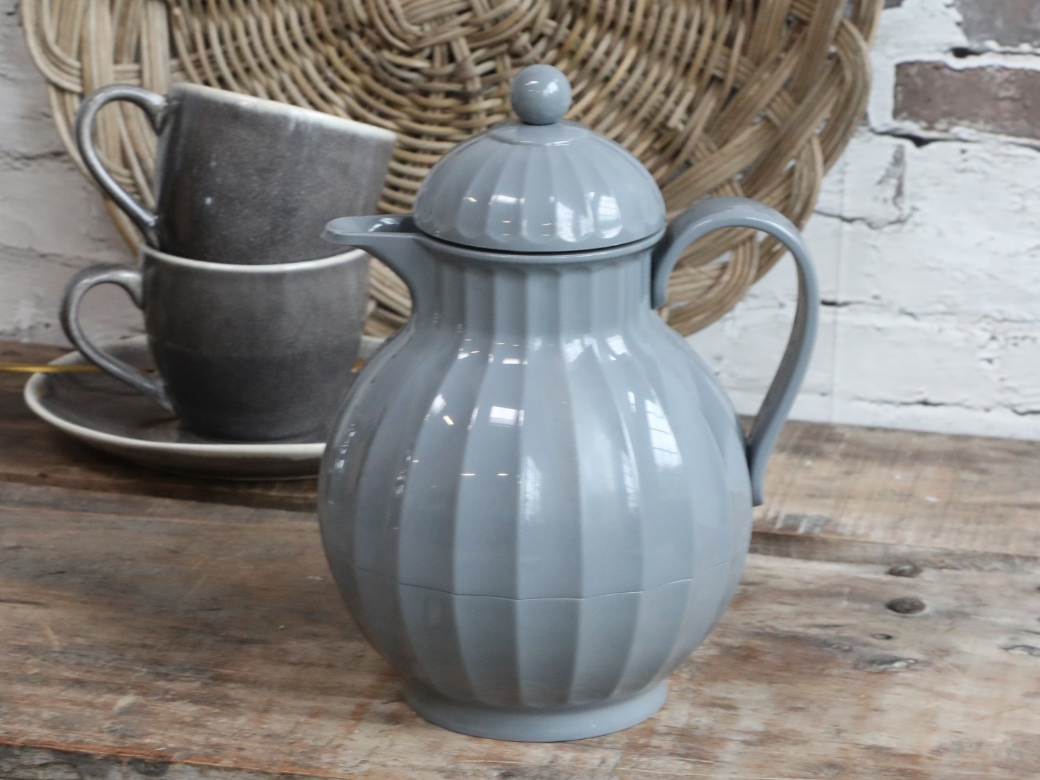 Šedá baňatá termoska 0,6l - 20*17*23 cm Chic Antique Šedá baňatá termoska 0,6l - 20*17*23 cm Chic Antique