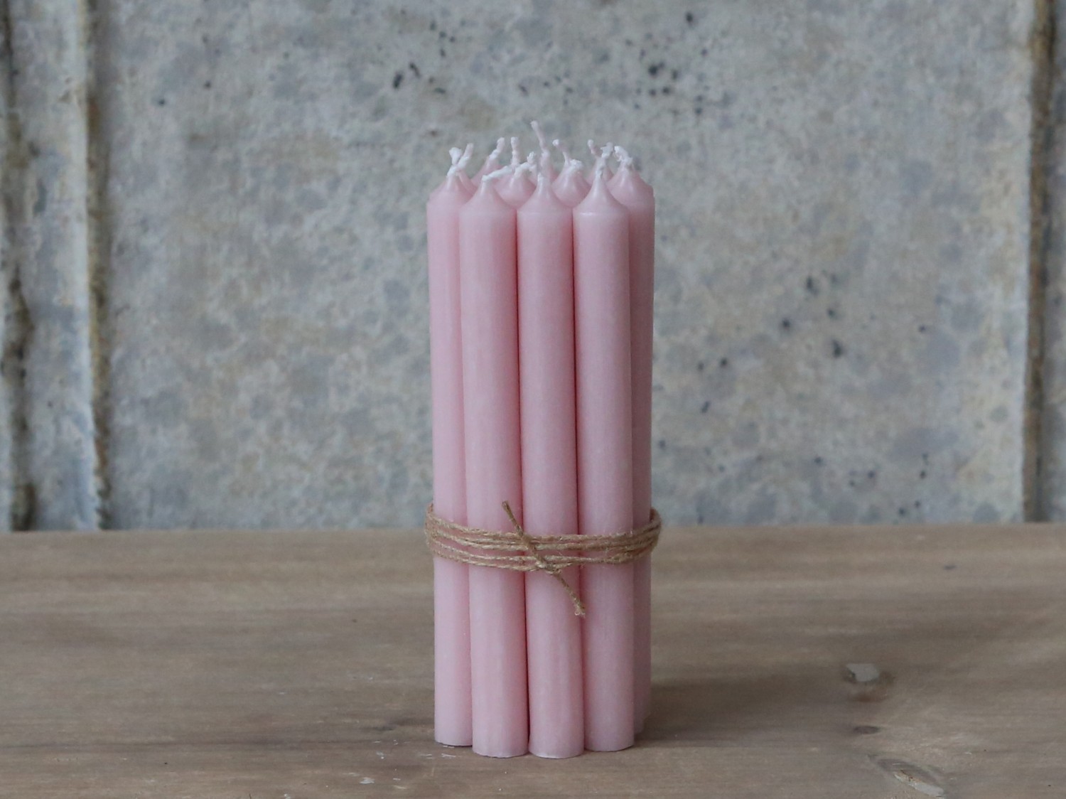 Růžová úzká svíčka Taper powder - Ø 1,2 *13cm / 2.5h Chic Antique Růžová úzká svíčka Taper powder - Ø 1,2 *13cm / 2.5h Chic Antique