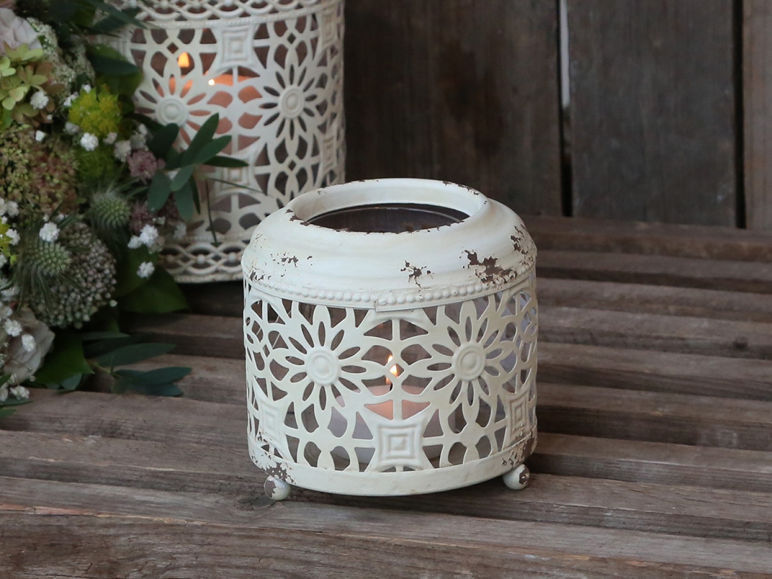 Krémová antik kovová lucerna Fleur-de-wire - Ø13 *12cm Chic Antique Krémová antik kovová lucerna Fleur-de-wire - Ø13 *12cm Chic Antique