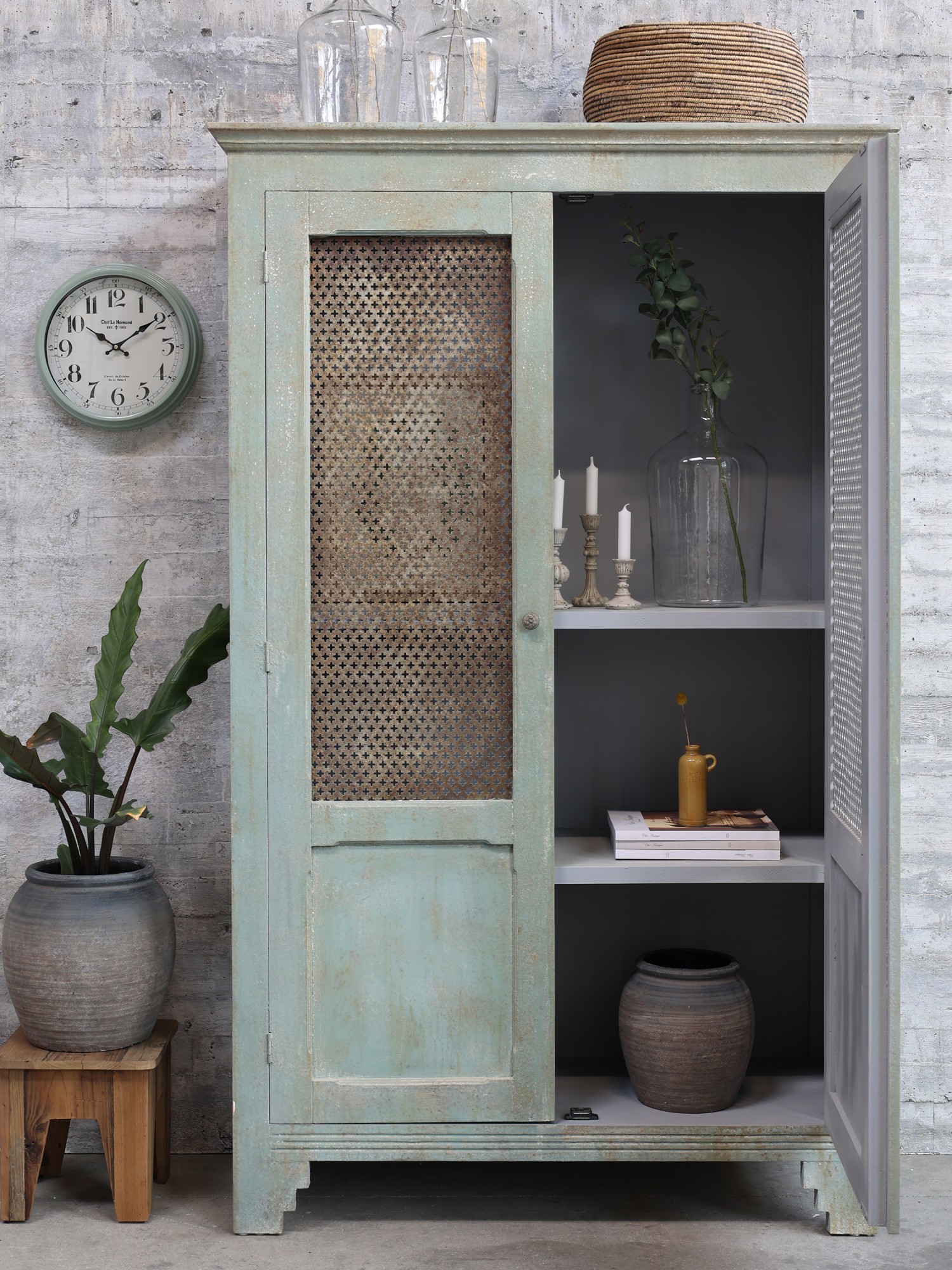 Opálová antik dřevěná skříň French antiek - 113*44*184cm Chic Antique Opálová antik dřevěná skříň French antiek - 113*44*184cm Chic Antique