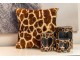 Hnědý sametový polšář s dekorem žirafy Jungle Giraffe - 45*45*15cm Mars & More 