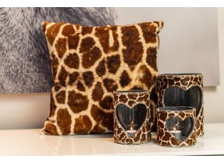 Hnědý sametový polšář s dekorem žirafy Jungle Giraffe - 45*45*15cm