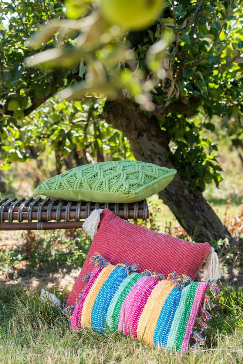 Pistáciově zelený polštář s výplní Macrame - Ø 45*10 cm J-Line by Jolipa Pistáciově zelený polštář s výplní Macrame - Ø 45*10 cm J-Line by Jolipa