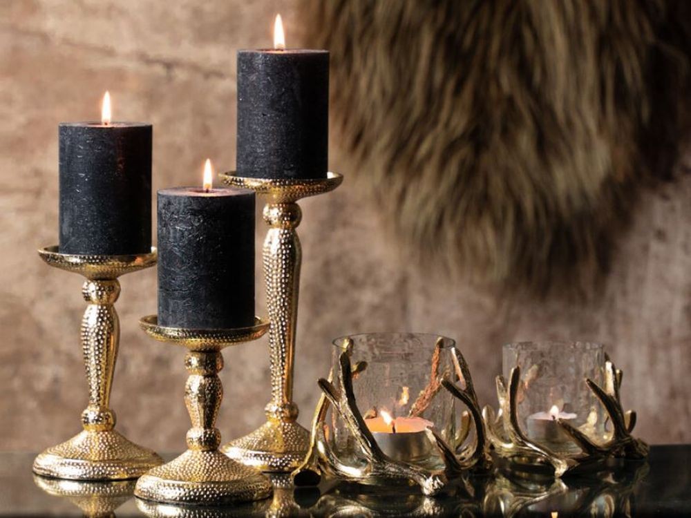 Champagne lesklý široký kovový svícen s vyrytými tečkami Hamme - Ø 10*22cm Mars & More Champagne lesklý široký kovový svícen s vyrytými tečkami Hamme - Ø 10*22cm Mars & More
