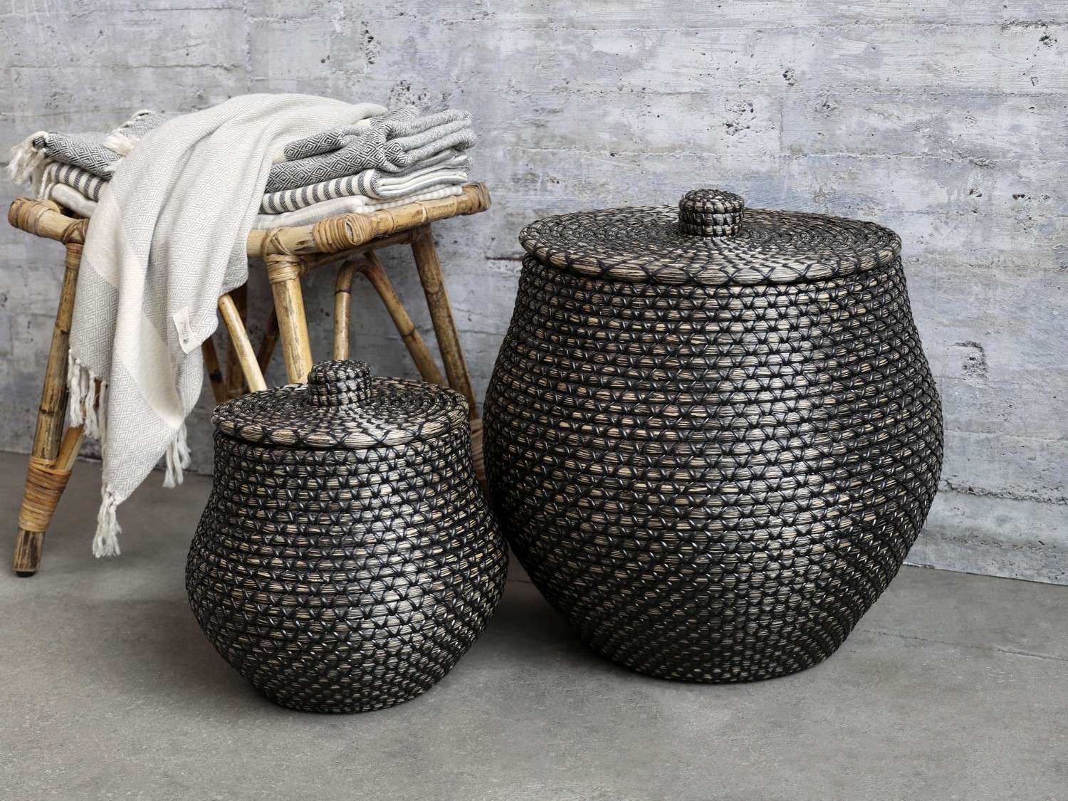 Set 2 ks pletený koš z mořské trávy s víkem Fuiton - Ø 39*49/ Ø 30*34 cm Chic Antique Set 2 ks pletený koš z mořské trávy s víkem Fuiton - Ø 39*49/ Ø 30*34 cm Chic Antique