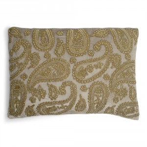 Béžový sametový polštář s ornamenty Paisley beige - 45*15*35cm