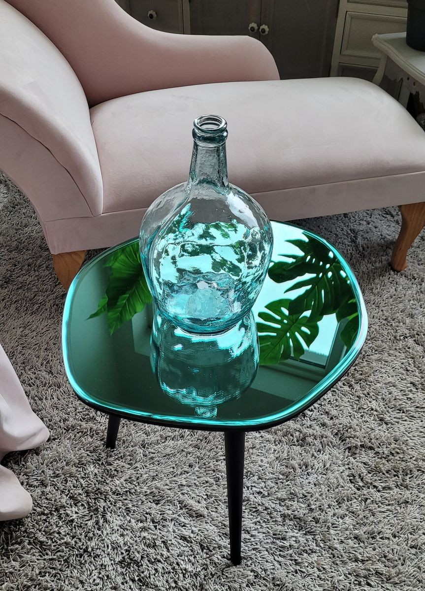 Černý dřevěný odkládací stolek se zelenou skleněnou deskou Divo- 54*45*48 cm Light & Living Černý dřevěný odkládací stolek se zelenou skleněnou deskou Divo- 54*45*48 cm Light & Living