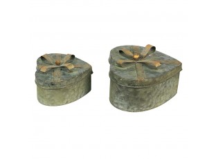 2ks dekorační antik plechové boxy srdce s mašlemi - 24*22*14 / 18*16*11 cm