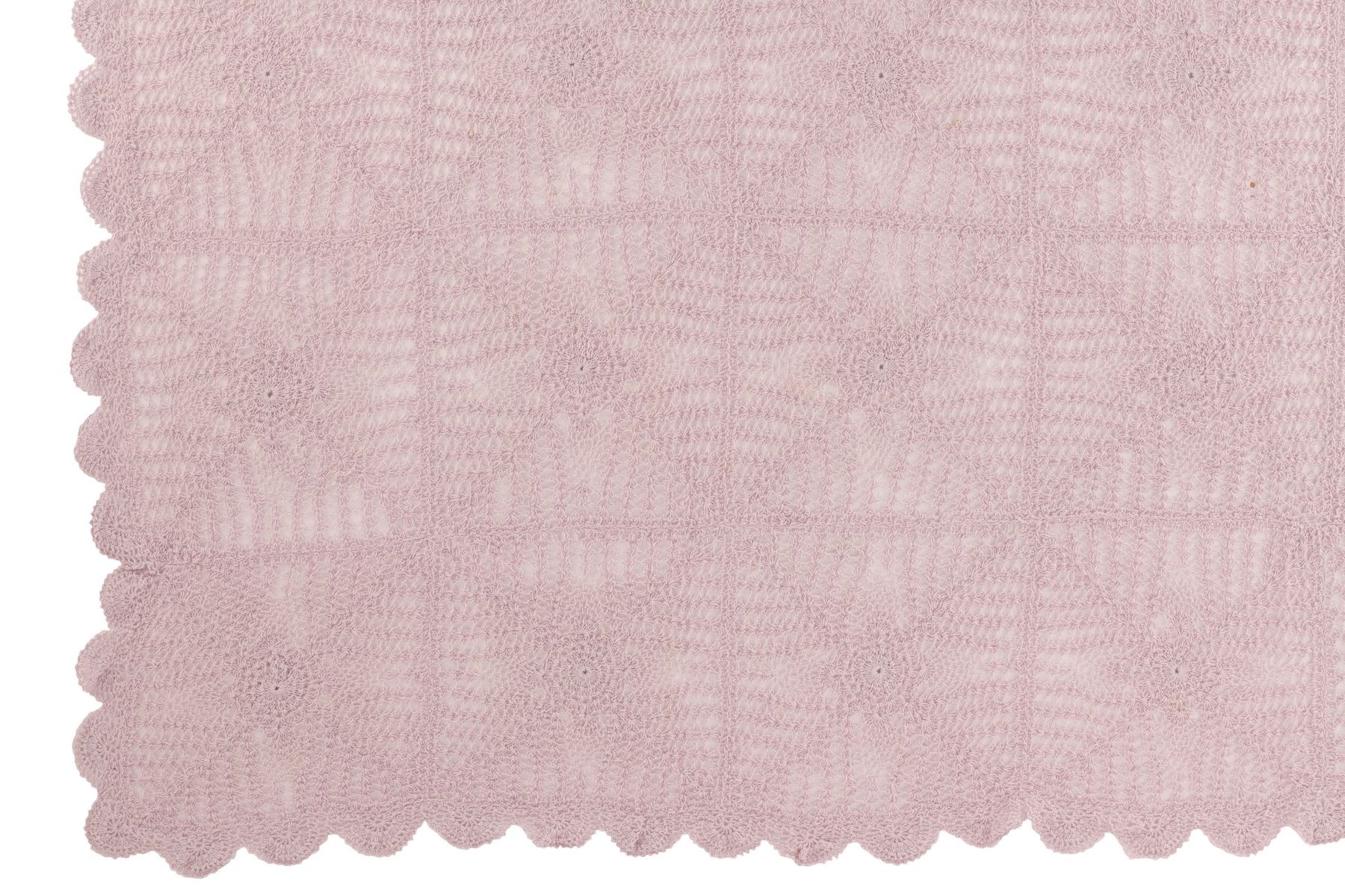 Fialkový bavlněný krajkový ubrus Lace violet - 200*135cm J-Line by Jolipa Fialkový bavlněný krajkový ubrus Lace violet - 200*135cm J-Line by Jolipa