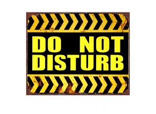 Černo-žlutá nástěnná kovová cedule Do Not Disturb - 25*1*20 cm