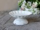 Krémové antik dekorační pítko pro ptáčky se zdobným ptáčkem - 17*8cm Chic Antique