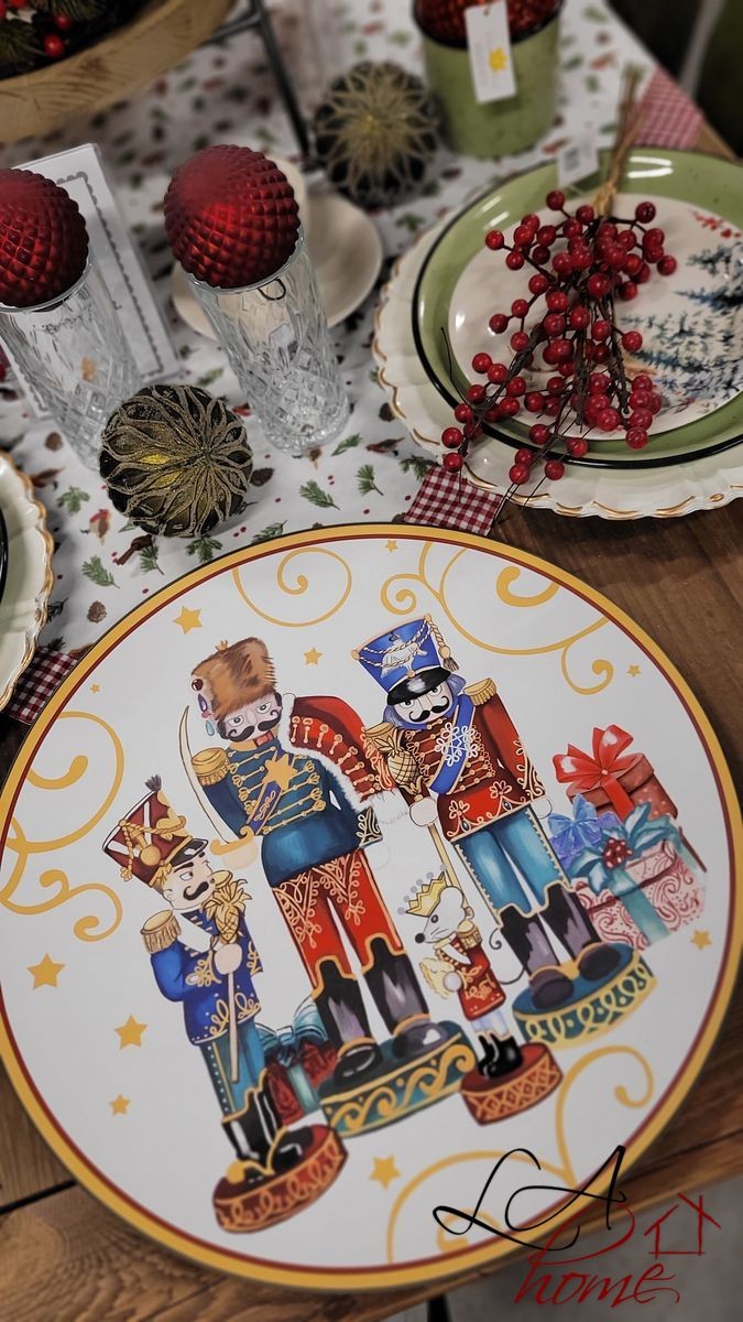 Plastový vánoční kulatý podnos/talíř s Louskáčky - Ø 40*1 cm Clayre & Eef Plastový vánoční kulatý podnos/talíř s Louskáčky - Ø 40*1 cm Clayre & Eef