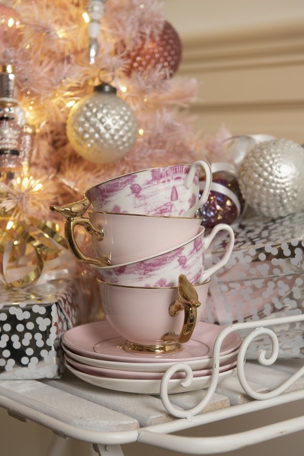 Bílo-růžový porcelánový šálek s podšálkem Chateau - Ø 10*6 / Ø 15*2 cm / 250 ml Clayre & Eef Bílo-růžový porcelánový šálek s podšálkem Chateau - Ø 10*6 / Ø 15*2 cm / 250 ml Clayre & Eef