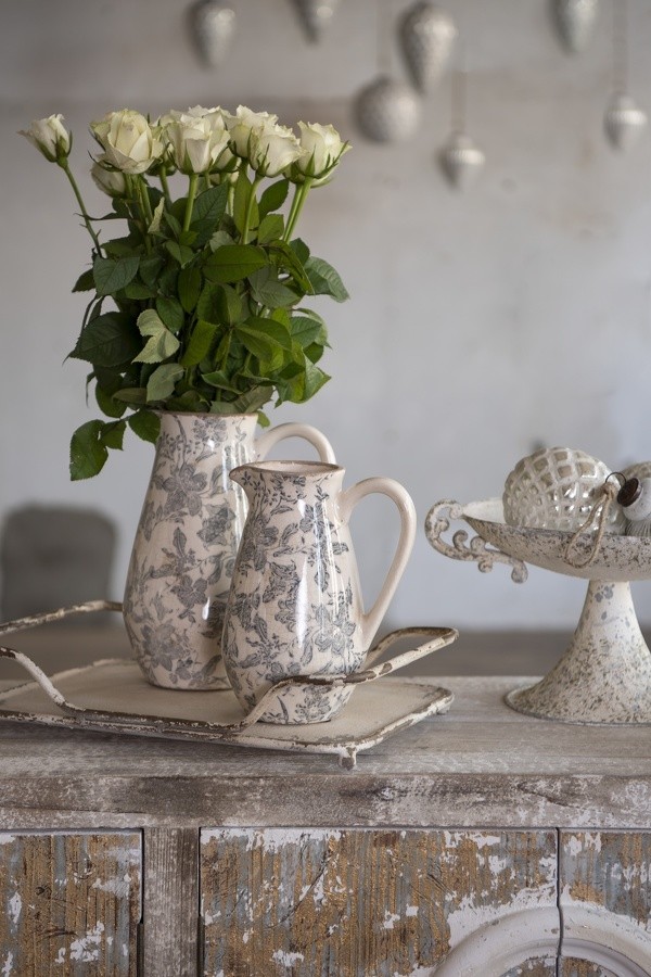 Keramický dekorační džbán se šedými květy Mell French M - 20*14*25 cm Clayre & Eef Keramický dekorační džbán se šedými květy Mell French M - 20*14*25 cm Clayre & Eef