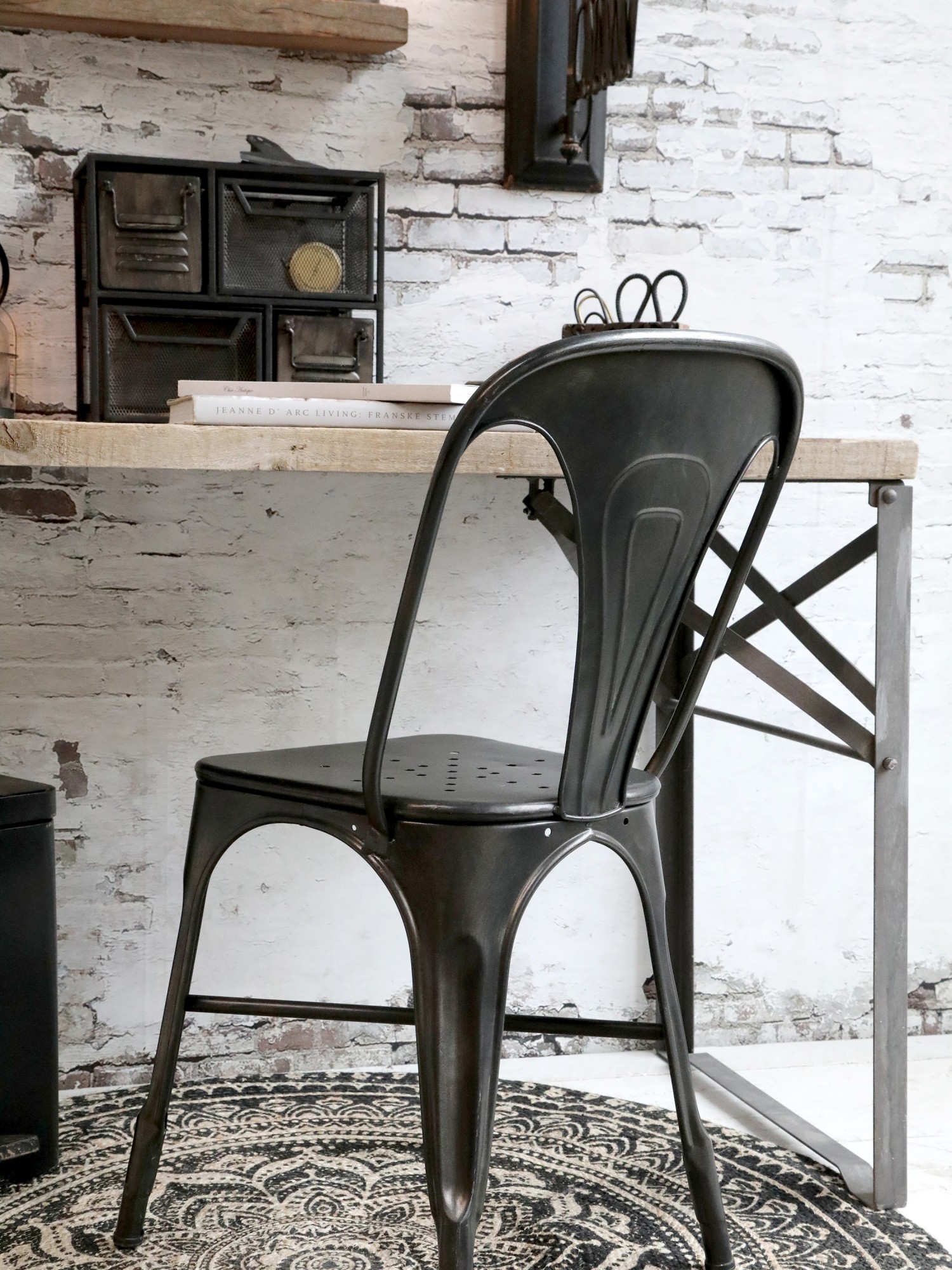 Černá antik kovová židle Factory Chair - 37*36*86cm Chic Antique Černá antik kovová židle Factory Chair - 37*36*86cm Chic Antique