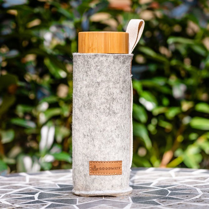 Šedý filcový obal na skleněnou láhev - Ø 7*21cm / 450ml a 650ml Goodways Šedý filcový obal na skleněnou láhev - Ø 7*21cm / 450ml a 650ml Goodways