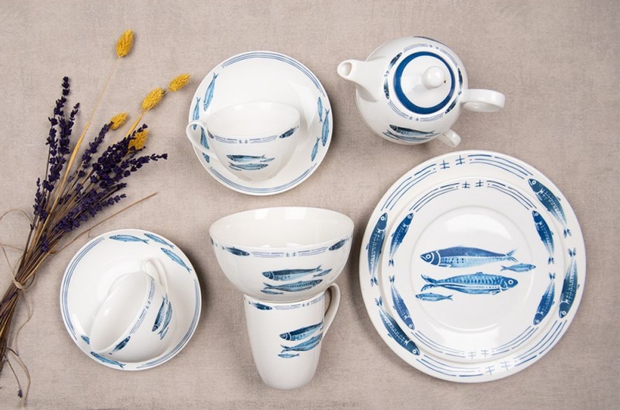 Porcelánový jídelní talíř s rybkami Fish Blue - Ø 26*2 cm Clayre & Eef Porcelánový jídelní talíř s rybkami Fish Blue - Ø 26*2 cm Clayre & Eef