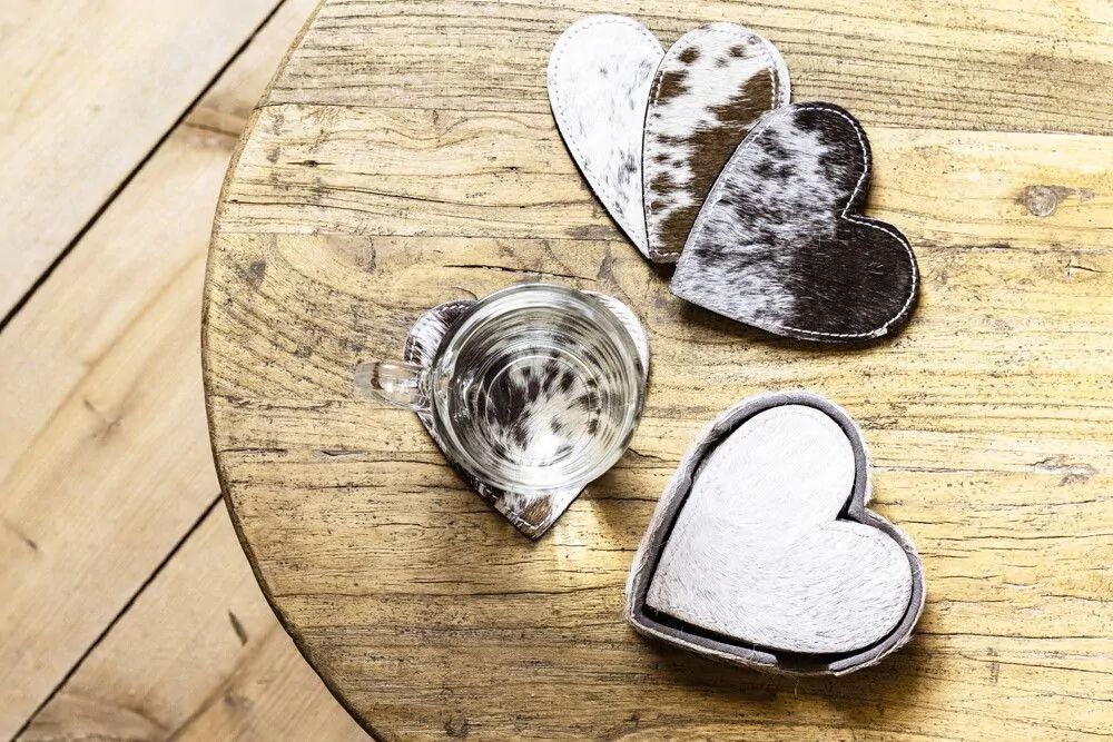 Sada 4ks kožených podtácků ve tvaru srdce Heart black - 13*13*3 cm Mars & More Sada 4ks kožených podtácků ve tvaru srdce Heart black - 13*13*3 cm Mars & More