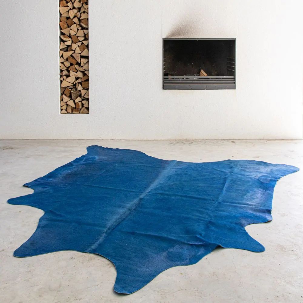 Modrý foberec z hovězí kůže Blue Cow - 180*250*0,3cm Mars & More Modrý foberec z hovězí kůže Blue Cow - 180*250*0,3cm Mars & More