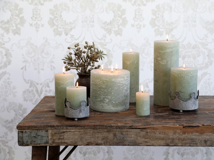 Zelená široká svíčka Macon Rustic verte - Ø 5*8cm Chic Antique Zelená široká svíčka Macon Rustic verte - Ø 5*8cm Chic Antique
