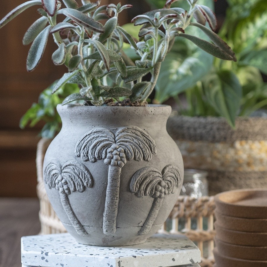 Šedý cementový květináč Palmy - Ø 15*14 cm Clayre & Eef Šedý cementový květináč Palmy - Ø 15*14 cm Clayre & Eef