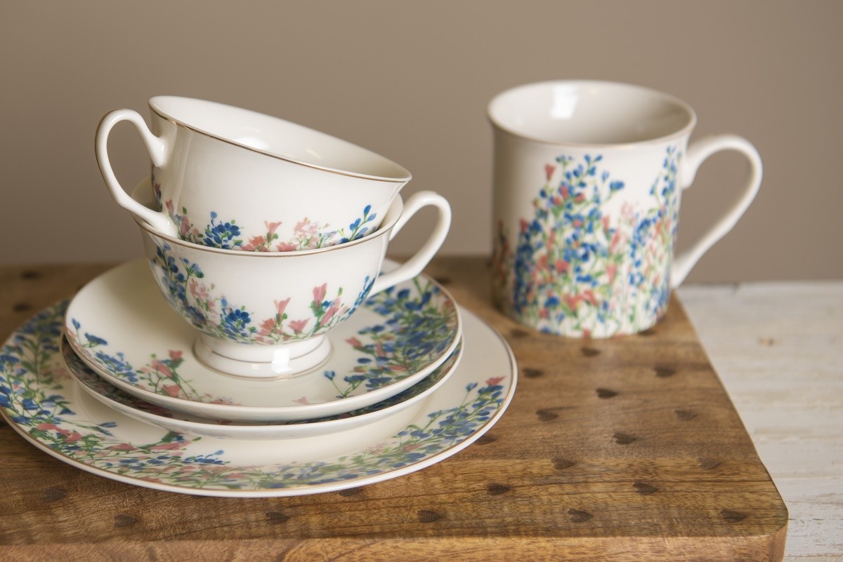 Porcelánový hrnek s květy Floweries - 12*9*9 cm / 330 ml Clayre & Eef Porcelánový hrnek s květy Floweries - 12*9*9 cm / 330 ml Clayre & Eef