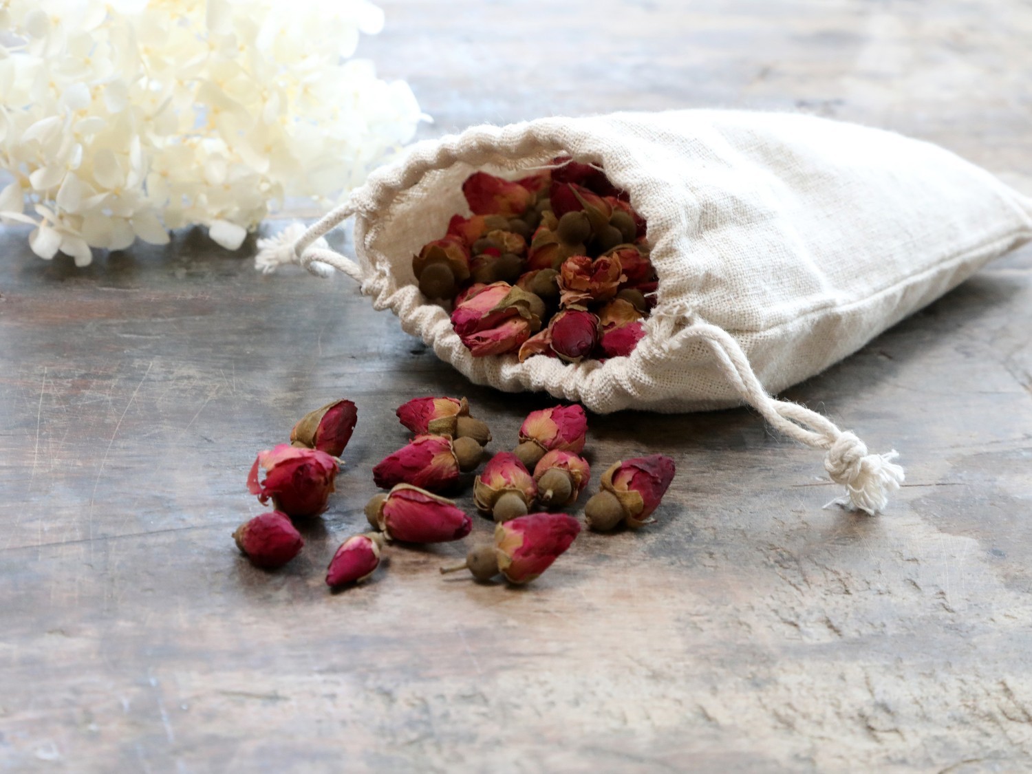 Potpourri růžová sušená poupata ve lněném pytlíčku - 50g