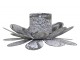 Zinkový antik svícen na úzkou svíčku Flower - 7*9*5cm Chic Antique