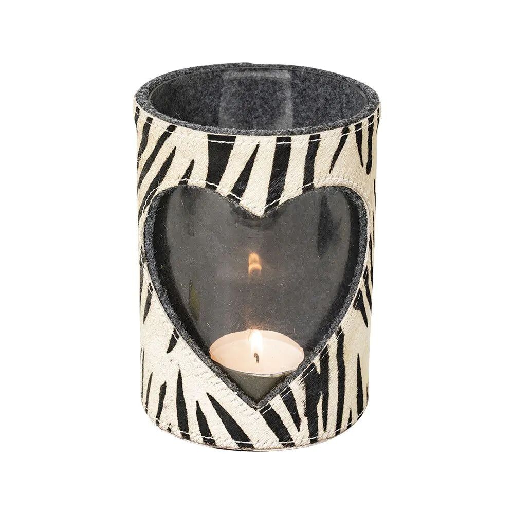 Svícen se srdcem zdobený kůží se vzorem Zebra - 14,5*14,5*20,5cm Mars & More Svícen se srdcem zdobený kůží se vzorem Zebra - 14,5*14,5*20,5cm Mars & More