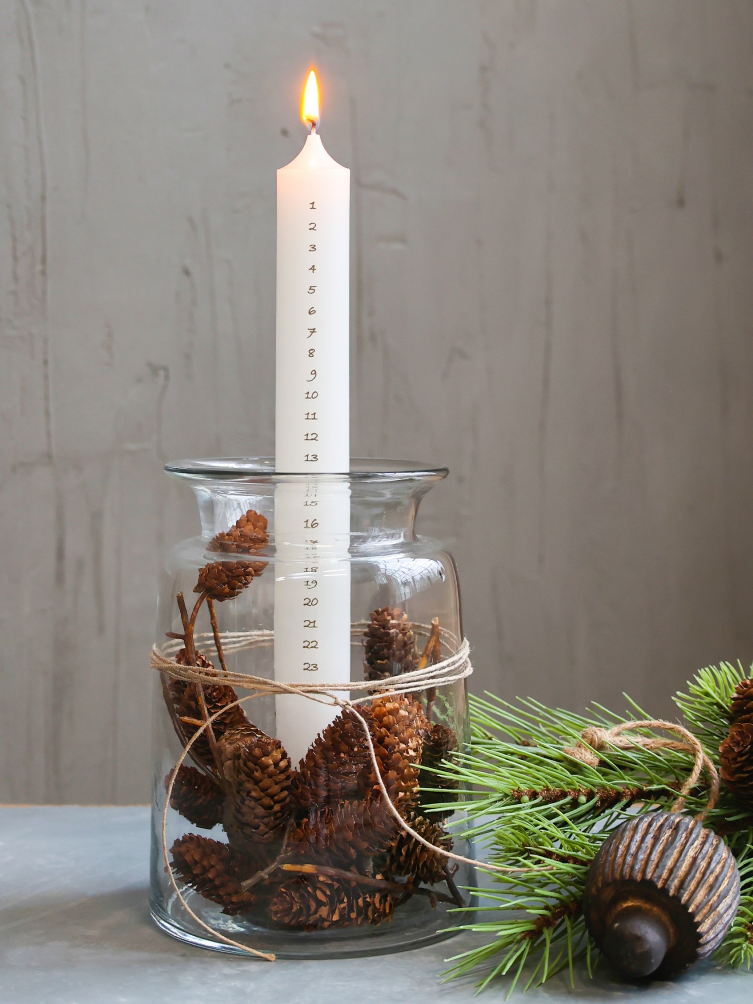 Bílá antik adventní svíčka s čísly 1-24 Advent Candle - Ø 3*29cm / 20h Chic Antique Bílá antik adventní svíčka s čísly 1-24 Advent Candle - Ø 3*29cm / 20h Chic Antique