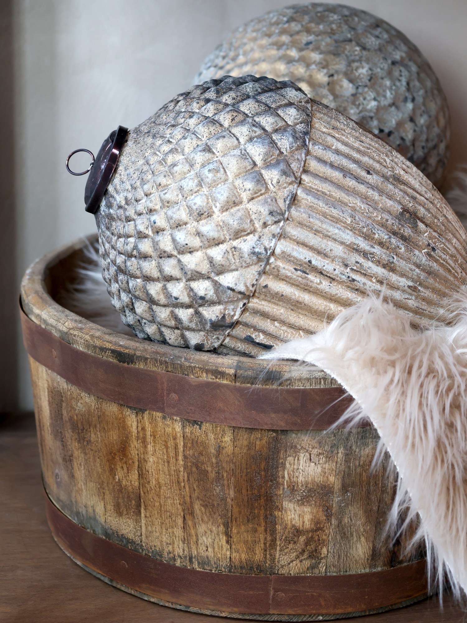Veliká ozdoba s patinou skleněná koule Bauble antique - Ø 21cm Chic Antique Veliká ozdoba s patinou skleněná koule Bauble antique - Ø 21cm Chic Antique