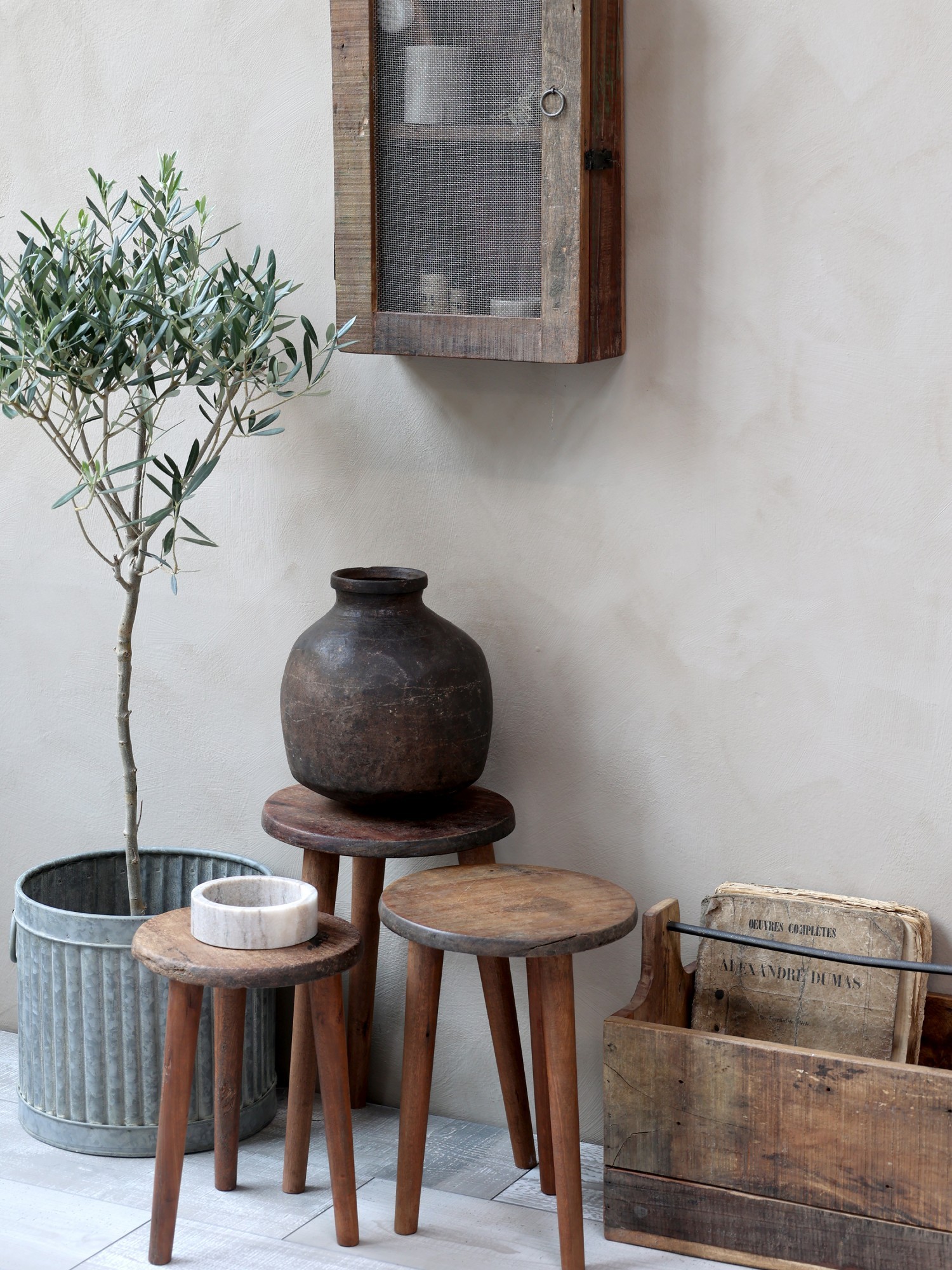 3ks retro dřěvěná stolička Grimaud Unique - Ø26*38/ Ø26*34/ Ø22*30cm Chic Antique 3ks retro dřěvěná stolička Grimaud Unique - Ø26*38/ Ø26*34/ Ø22*30cm Chic Antique