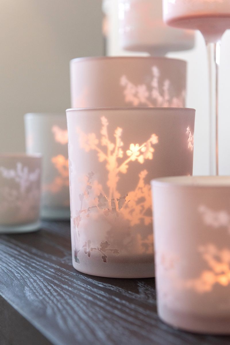 2ks růžový a modrý skleněný svícen na úzké noze na čajovou svíčku Sakura - Ø 9*30 cm J-Line by Jolipa 2ks růžový a modrý skleněný svícen na úzké noze na čajovou svíčku Sakura - Ø 9*30 cm J-Line by Jolipa