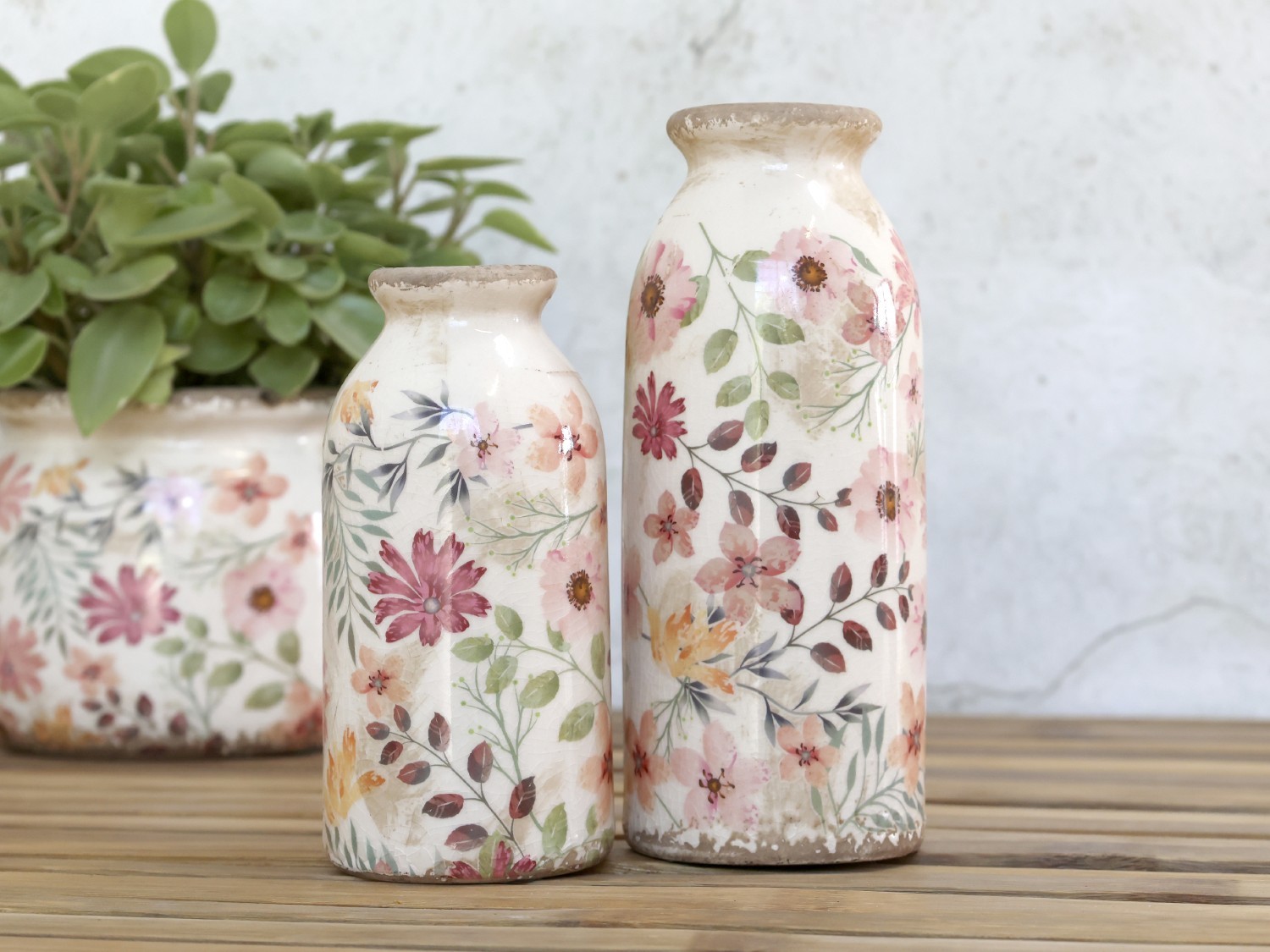 Keramická dekorační váza s květy Floral Auray - Ø 7*15cm Chic Antique Keramická dekorační váza s květy Floral Auray - Ø 7*15cm Chic Antique