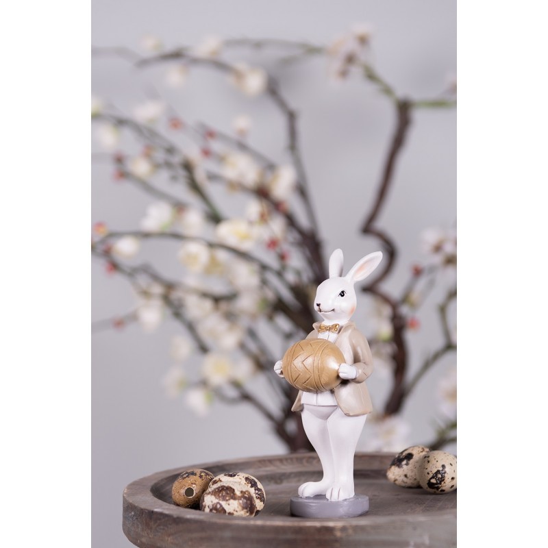 Velikonoční dekorace králík v hnědém kabátku držící vajíčko - 6*6*15 cm Clayre & Eef Velikonoční dekorace králík v hnědém kabátku držící vajíčko - 6*6*15 cm Clayre & Eef