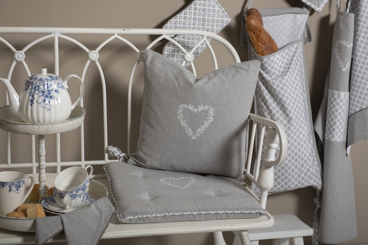Šedý bavlněný závěsný kapsář se srdíčkem Lovely Heart - 28*1*68 cm Clayre & Eef Šedý bavlněný závěsný kapsář se srdíčkem Lovely Heart - 28*1*68 cm Clayre & Eef