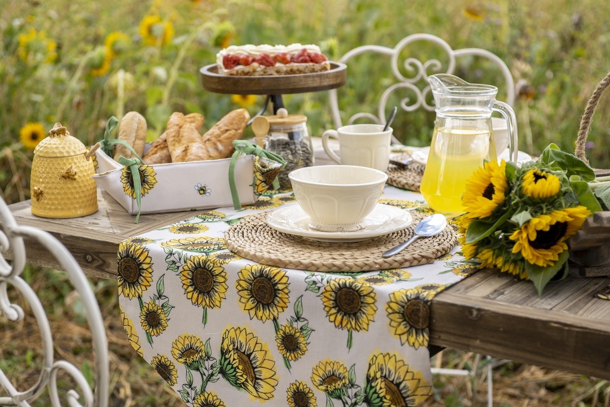 Béžový bavlněný košík na pečivo se slunečnicemi Sunny Sunflowers - 35*35*8 cm Clayre & Eef Béžový bavlněný košík na pečivo se slunečnicemi Sunny Sunflowers - 35*35*8 cm Clayre & Eef