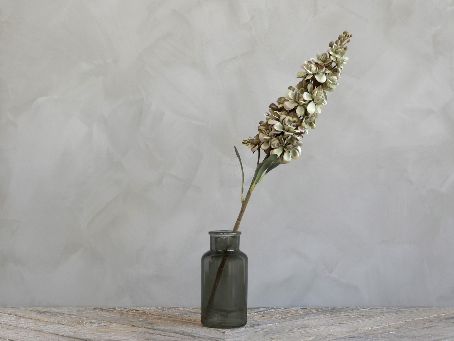Dekorace umělá zelená květina Delphinium green - 80 cm Chic Antique Dekorace umělá zelená květina Delphinium green - 80 cm Chic Antique