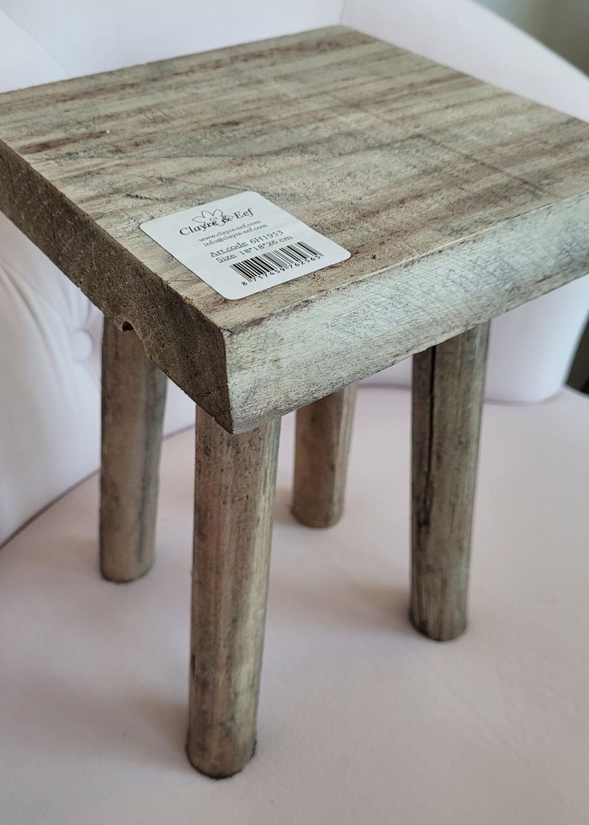 Dekorační stolička ze světlého dřeva více antik - 18*18*26 cm Clayre & Eef Dekorační stolička ze světlého dřeva více antik - 18*18*26 cm Clayre & Eef