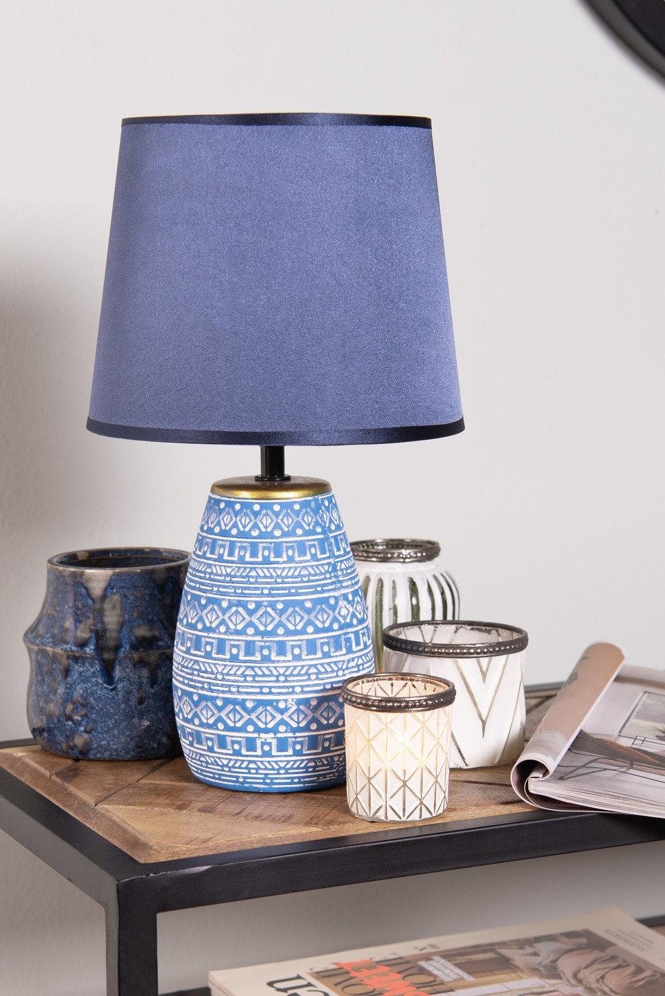 Modrá stolní lampa s keramickou základnou Etnie - Ø 20*35 cm E27/max 1*60W Clayre & Eef Modrá stolní lampa s keramickou základnou Etnie - Ø 20*35 cm E27/max 1*60W Clayre & Eef