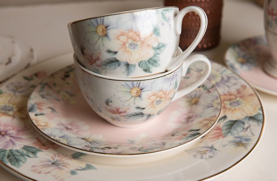 Porcelánový jídelní talířek s květinami Flowers - Ø 26*2 cm Clayre & Eef Porcelánový jídelní talířek s květinami Flowers - Ø 26*2 cm Clayre & Eef