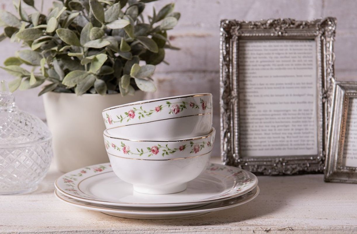 Porcelánový dezertní talíř s růžičkami Cutty Rose - ∅ 21*2 cm Clayre & Eef Porcelánový dezertní talíř s růžičkami Cutty Rose - ∅ 21*2 cm Clayre & Eef