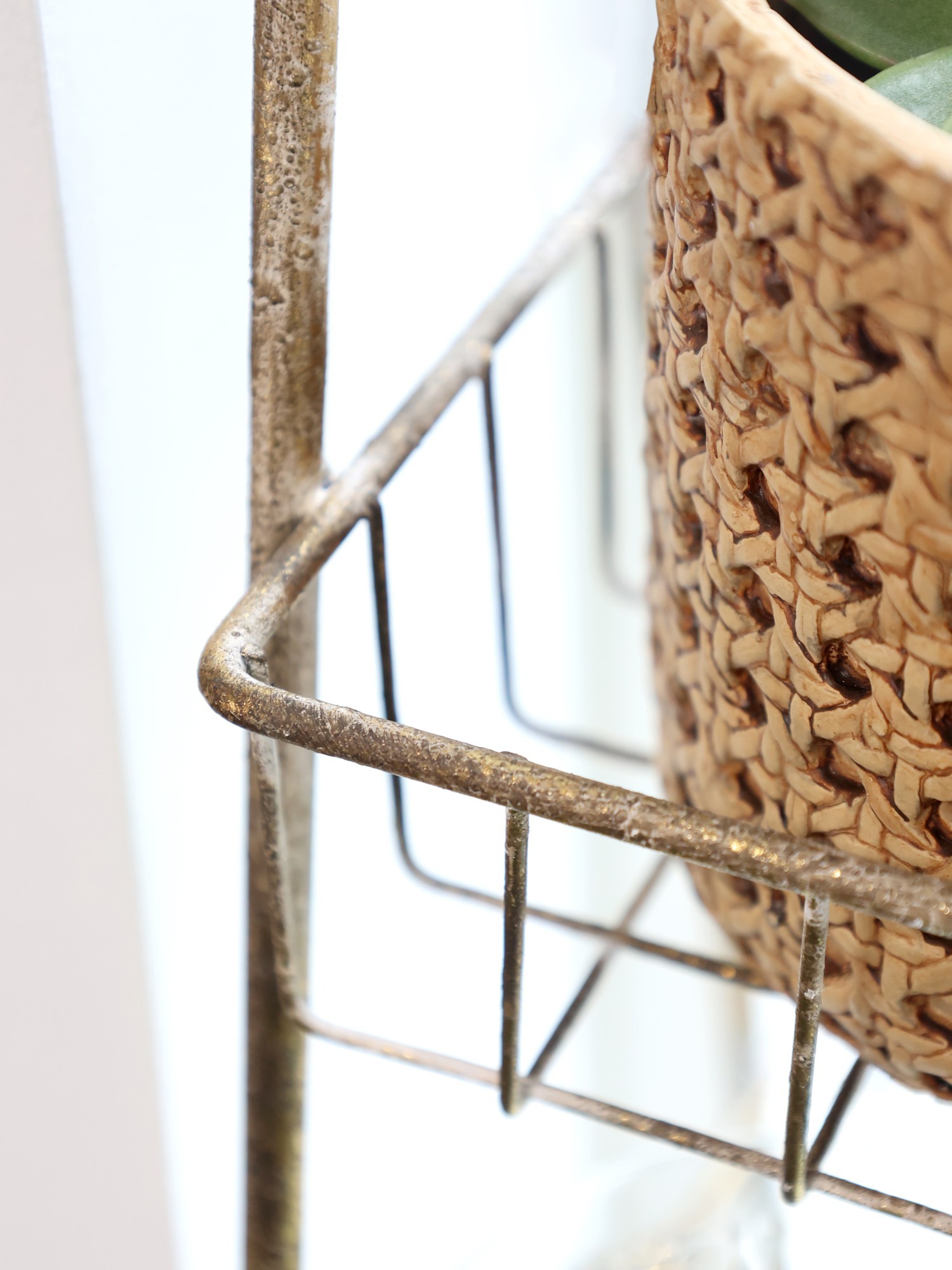 Bronzový antik dekorační kovový etažér Fil de Fer Basket - 23*41*55cm Chic Antique Bronzový antik dekorační kovový etažér Fil de Fer Basket - 23*41*55cm Chic Antique