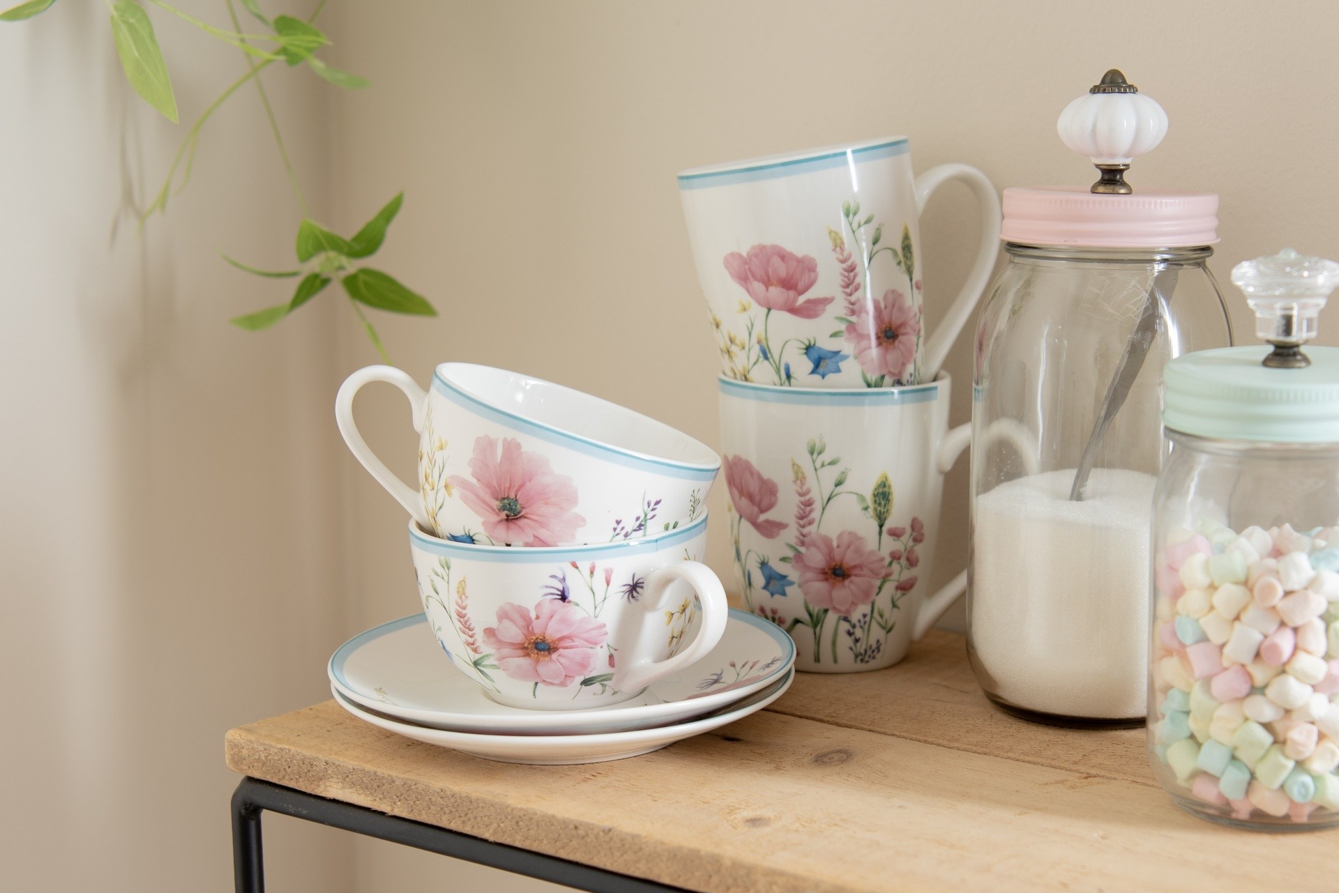 Porcelánový šálek s podšálkem Meadow - 12*8*10 cm / Ø15*2 cm / 230 ml Clayre & Eef Porcelánový šálek s podšálkem Meadow - 12*8*10 cm / Ø15*2 cm / 230 ml Clayre & Eef