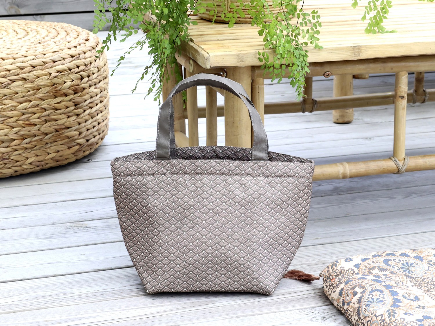 Mocca cestovní termotaška s uchy Pessac Cooler - 32*16*20 cm Chic Antique Mocca cestovní termotaška s uchy Pessac Cooler - 32*16*20 cm Chic Antique