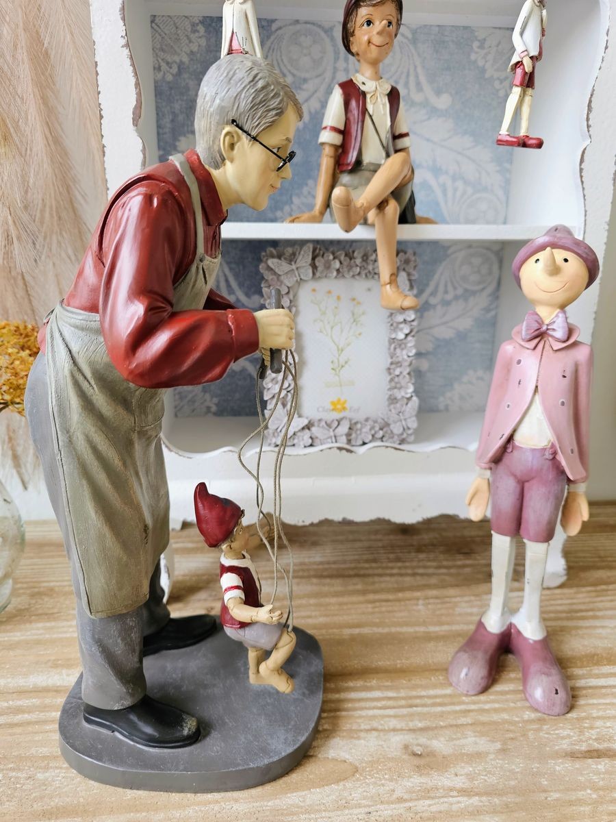 Dekorace muž s loutkou Pinocchio - 16*14*36 cm Clayre & Eef Dekorace muž s loutkou Pinocchio - 16*14*36 cm Clayre & Eef
